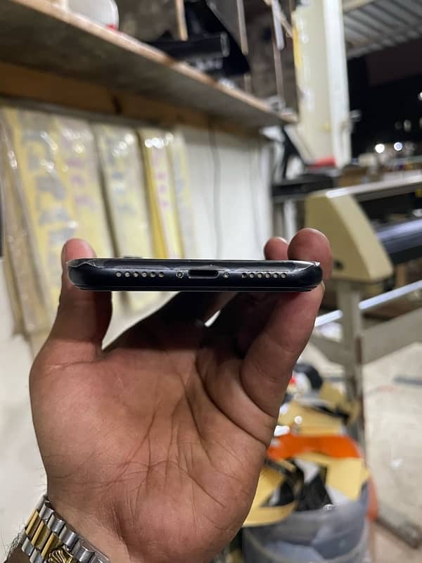 iPhone XR with box 2