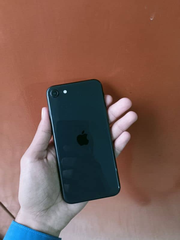 I phone se2020 (64gb) 10/9.5 condition non pta (jv) water pack 0