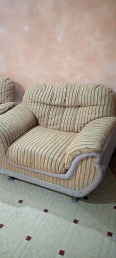 7 seater Sofa Set in Normal Condition