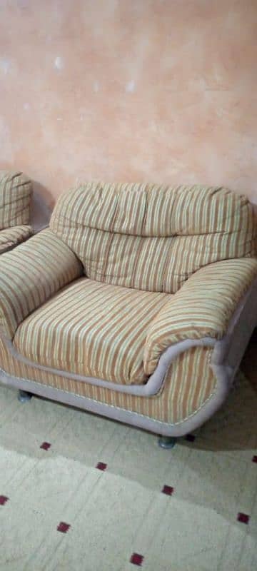 7 seater Sofa Set in Normal Condition 0