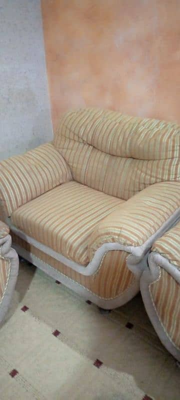 7 seater Sofa Set in Normal Condition 1