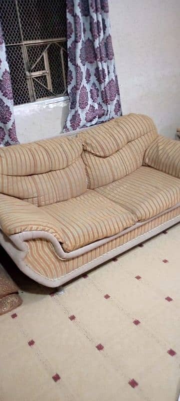 7 seater Sofa Set in Normal Condition 2