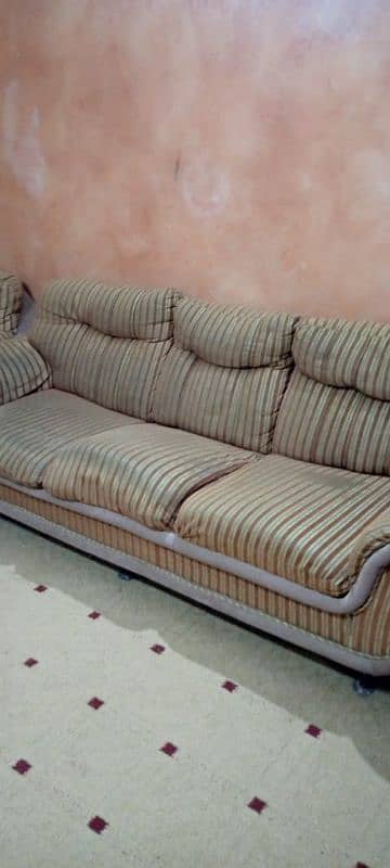 7 seater Sofa Set in Normal Condition 3