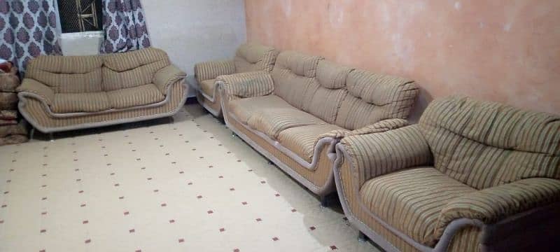 7 seater Sofa Set in Normal Condition 4