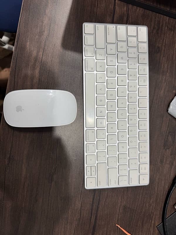 Apple Magic 2 mouse and Keyboard 0