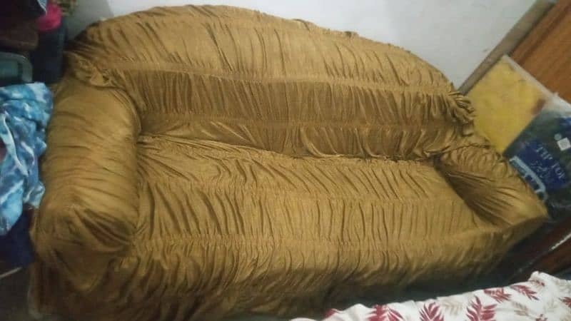 Complete Set of sofa with sofa covers 4