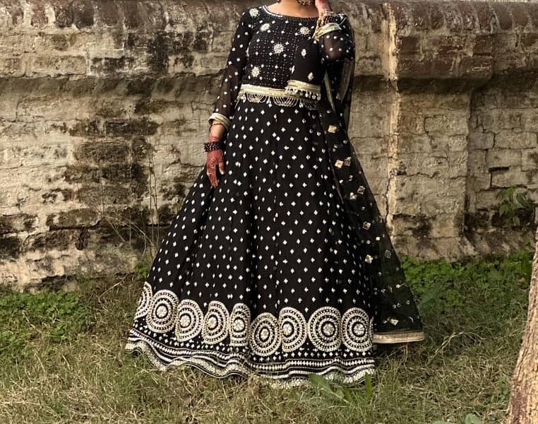 black lehnga 0