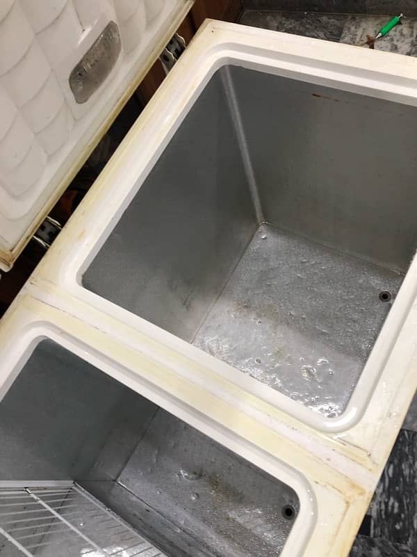 waves deep freezer for urgent sale 3