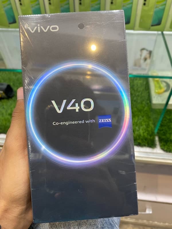 Vivo v40 12/256 0