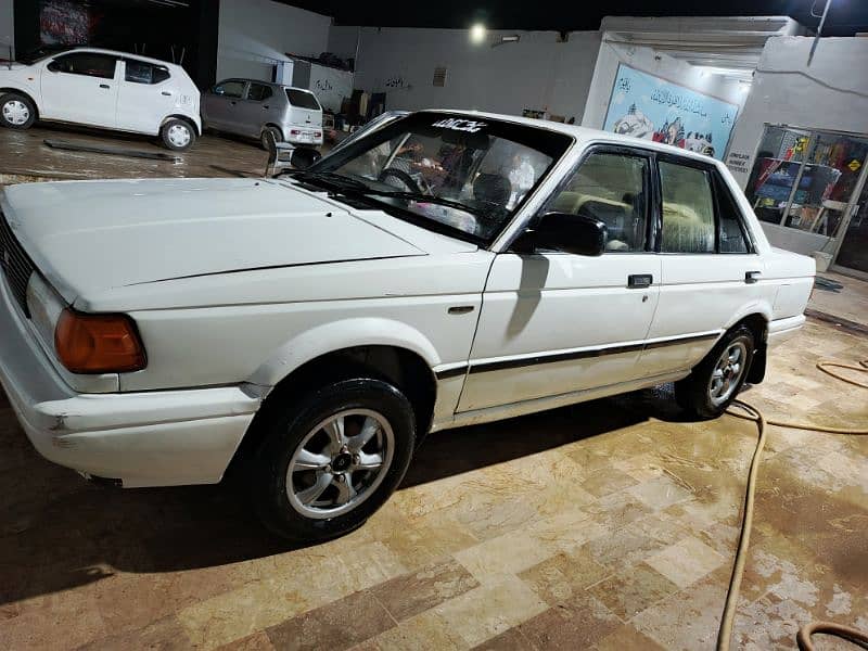 Nissan Sunny 1989 12