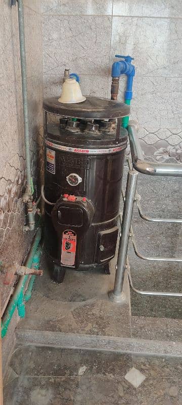 20 gallons capacity geezer full working condition 0