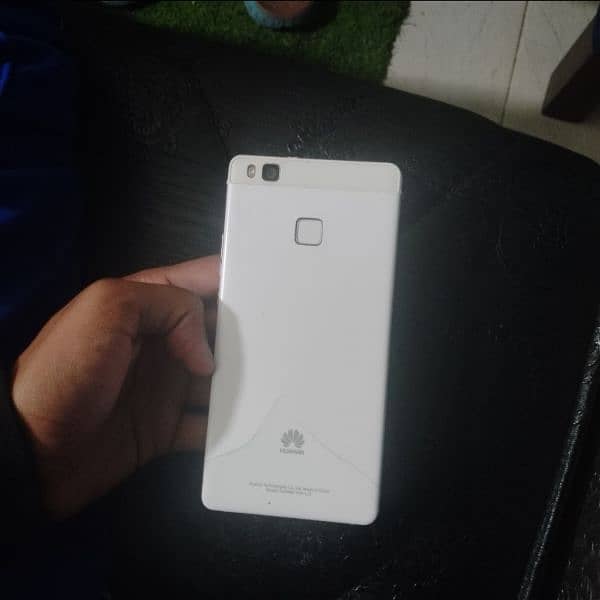 Huawei P9 lite (does not work due to battery issue) very low price 1