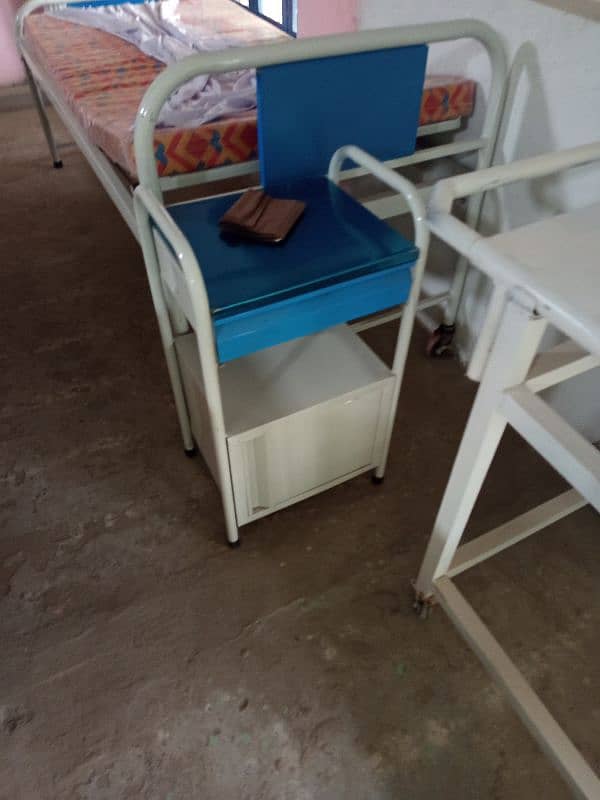 Hospital bed+ stretcher+side table 2