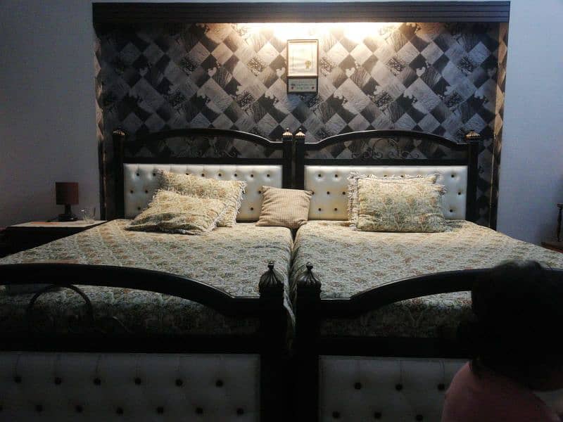 Two single beds per bed 25000 0