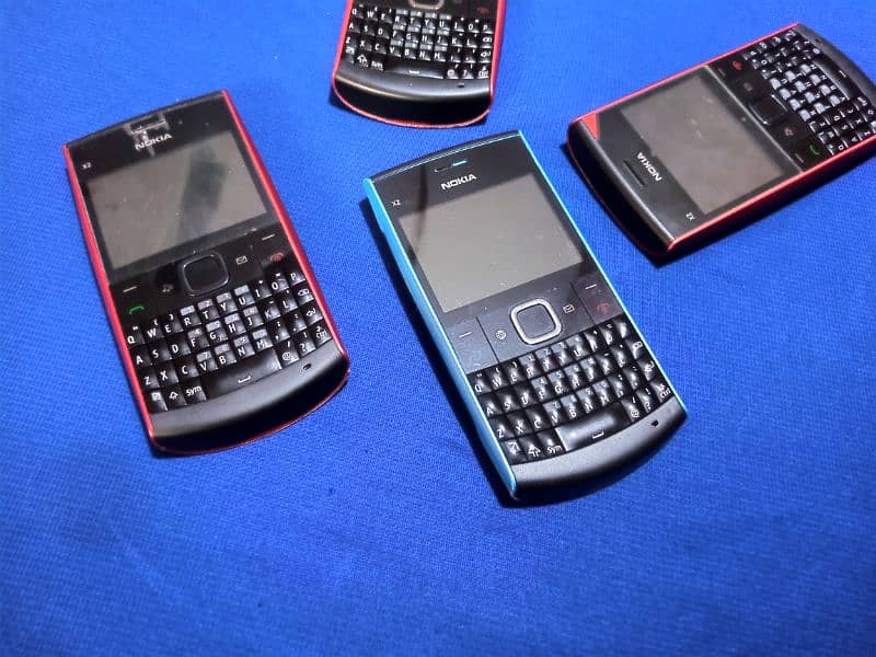 Nokia qwerty X2-01 0