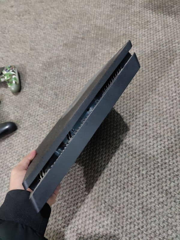 PS4 slim Mint condition 4