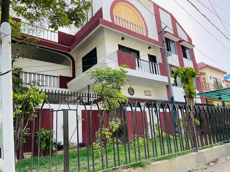 THE UNITED HOSTELS GULSHAN 5