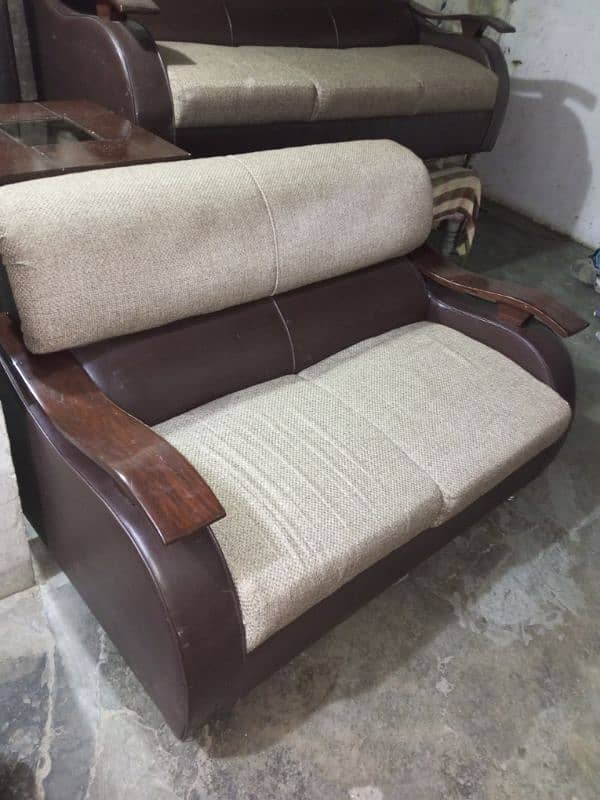 beautiful and luxury style sofa & 2 side table 0