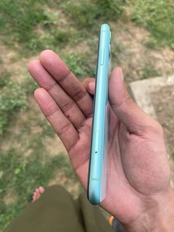 iPhone 11 Non-Pta 73% Health 9.7/10 All okay Genuine piece 64GB 3