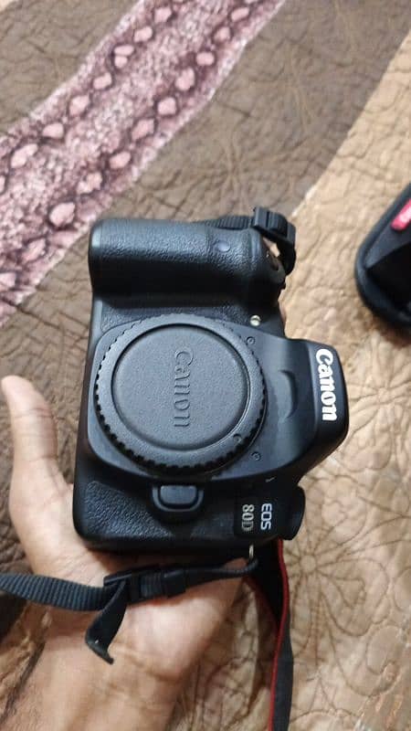 DSLR Canon 80d camera 1