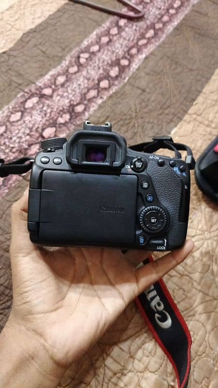 DSLR Canon 80d camera 3