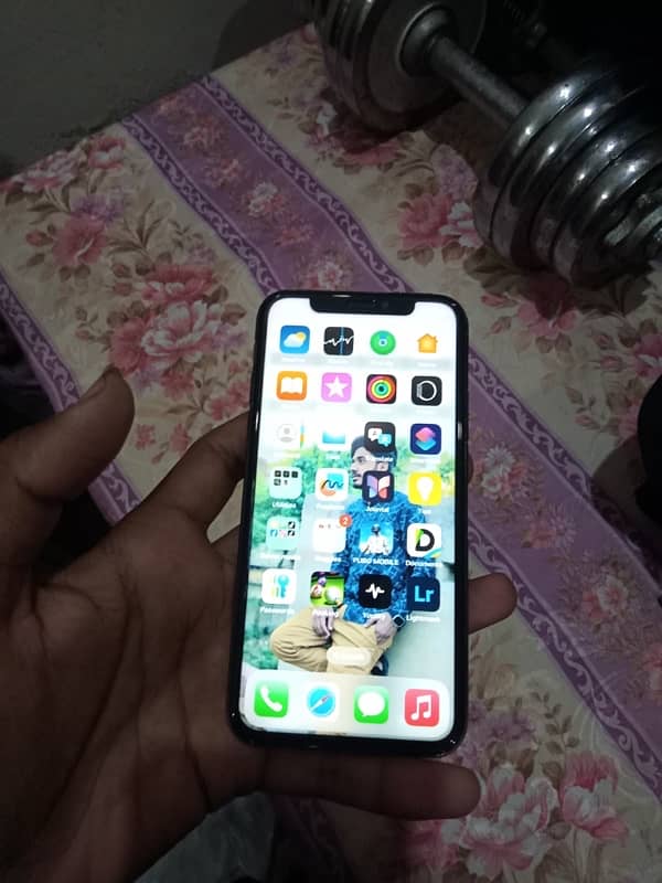 iPhone xs 3