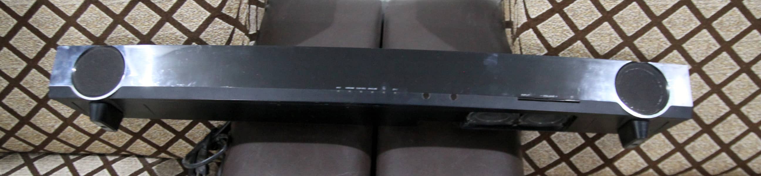 Yamaha YAS-101 5.1 Soundbar with built in subwoofer 1