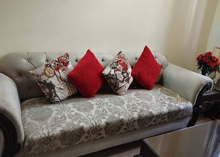 Sofa Set with Table Cushions 4