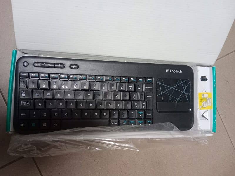 Logitech k400 touch pad wireless keyboard 4