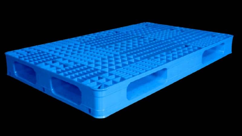 Plastic wooden pallets stock in Pakistan | Heavy duty storage pallets 1