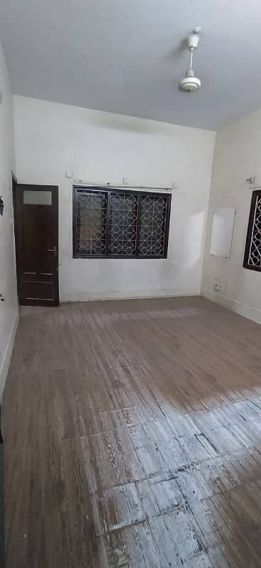 4 Bedroom Drawing Lounge 1st floor Portion 1000sqyd Main road Block I North Nazimabad 11