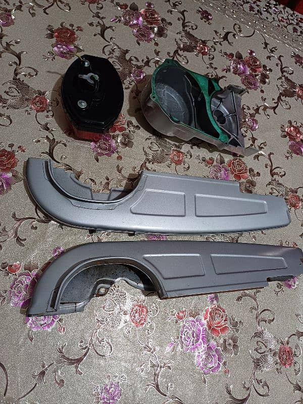 Honda 125 body parts 6