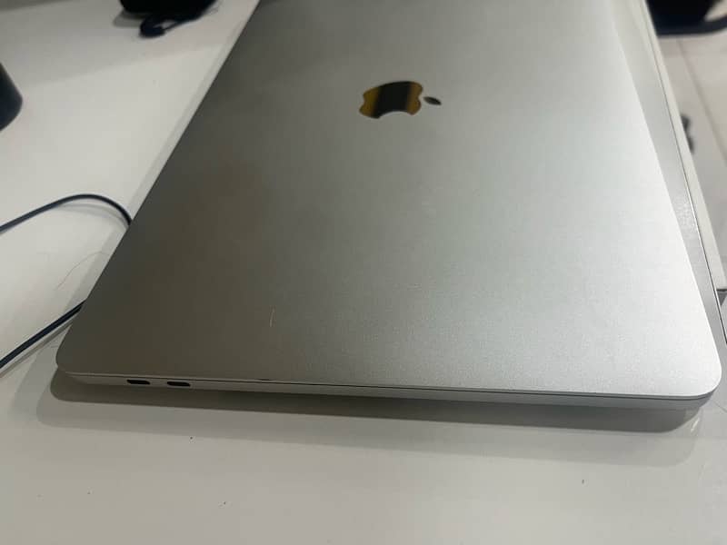 Macbook Pro 2019 13” Core-i7 (16 512) 3