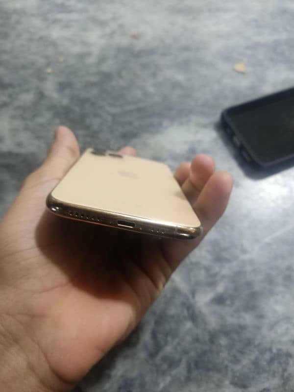 iPhone 11 pro SIM time 4 month Non PTA 10 by 10 water pak 6