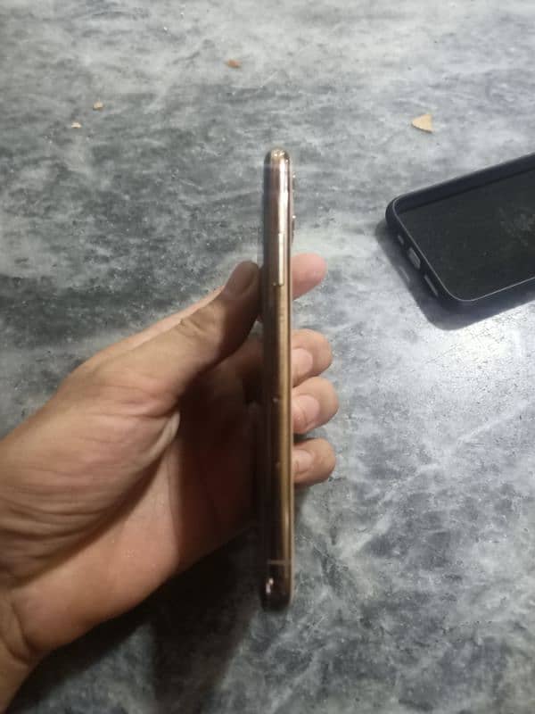 iPhone 11 pro SIM time 4 month Non PTA 10 by 10 water pak 9