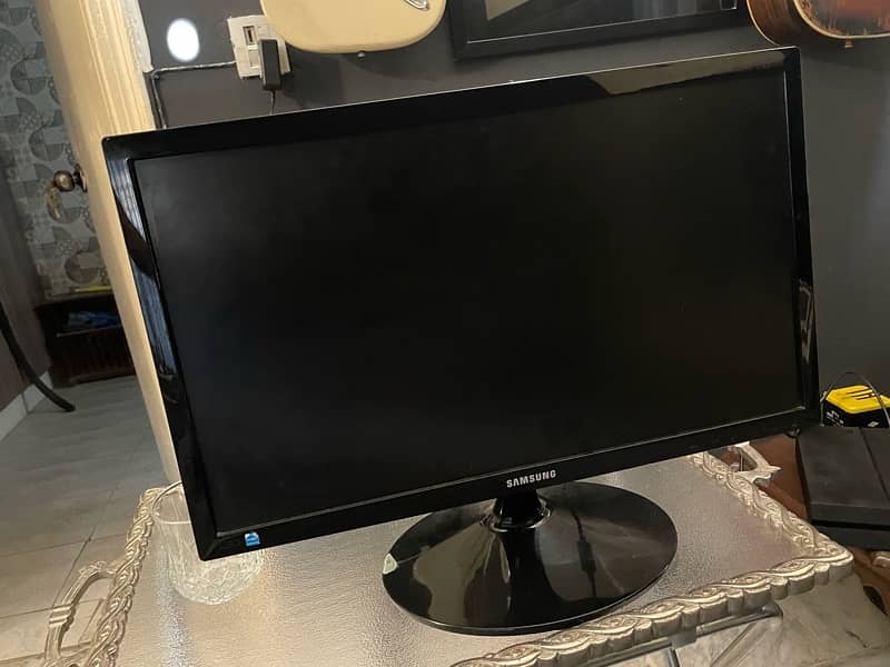 Samsung 22inch LED Monitor 1