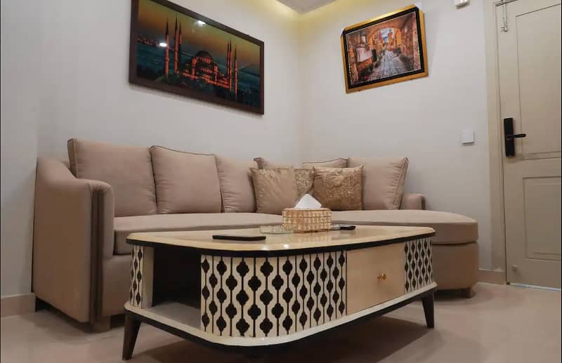 One bedroom apartment for rent on daily basis in bahria town lahore 1