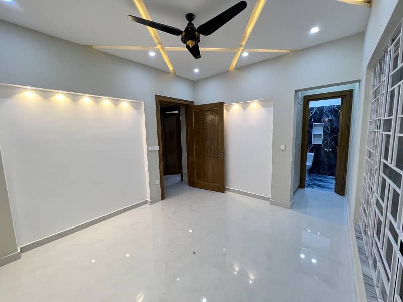 Prime Location 5 Marla House For Sale In Park View City Lahore 8