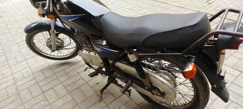 Suzuki 150 gs 2012 model self start bike 7