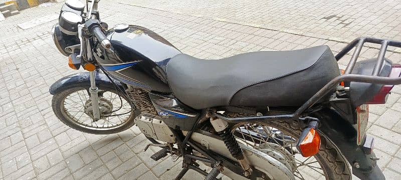 Suzuki 150 gs 2012 model self start bike 8