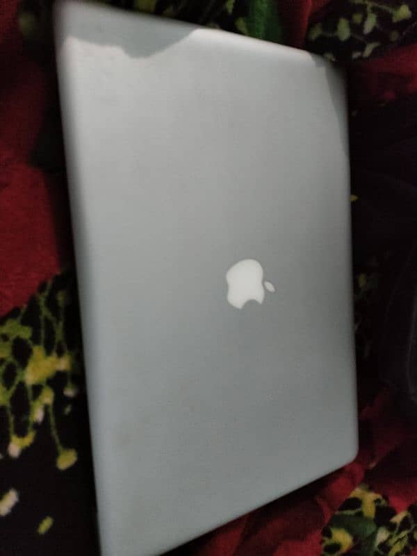 MacBook pro 2011 0