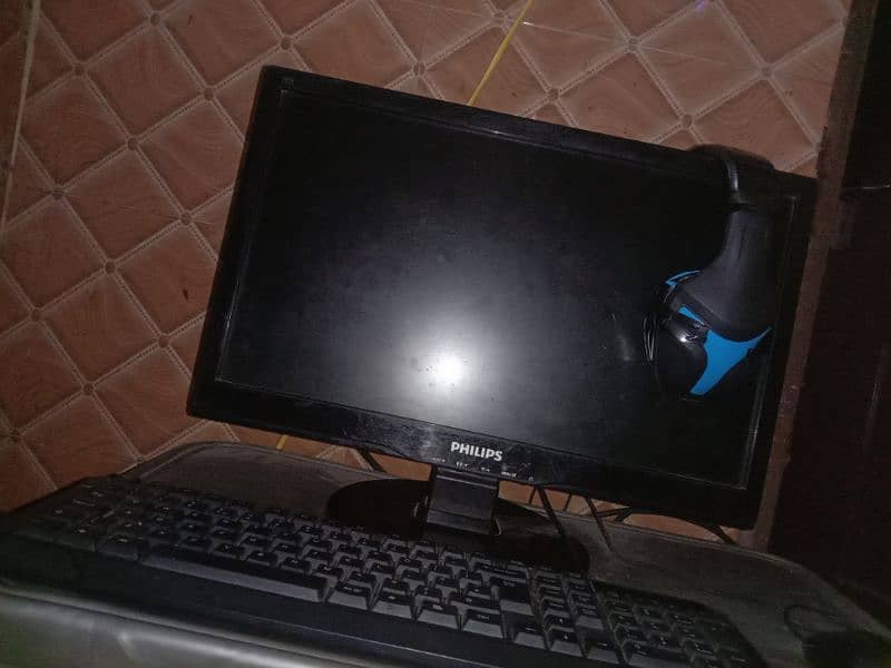 computer full setup headphone bhi sath? 1