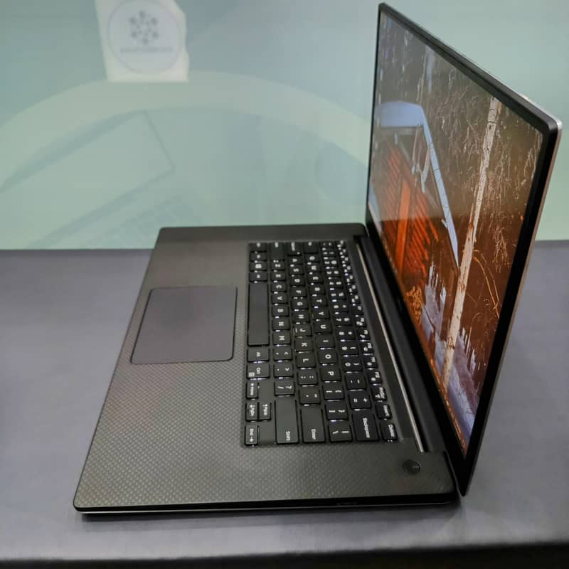 Dell XPS 15 9560 - Core i7 7th Gen | 16GB RAM | 256GB SSD | GTX 1050 2