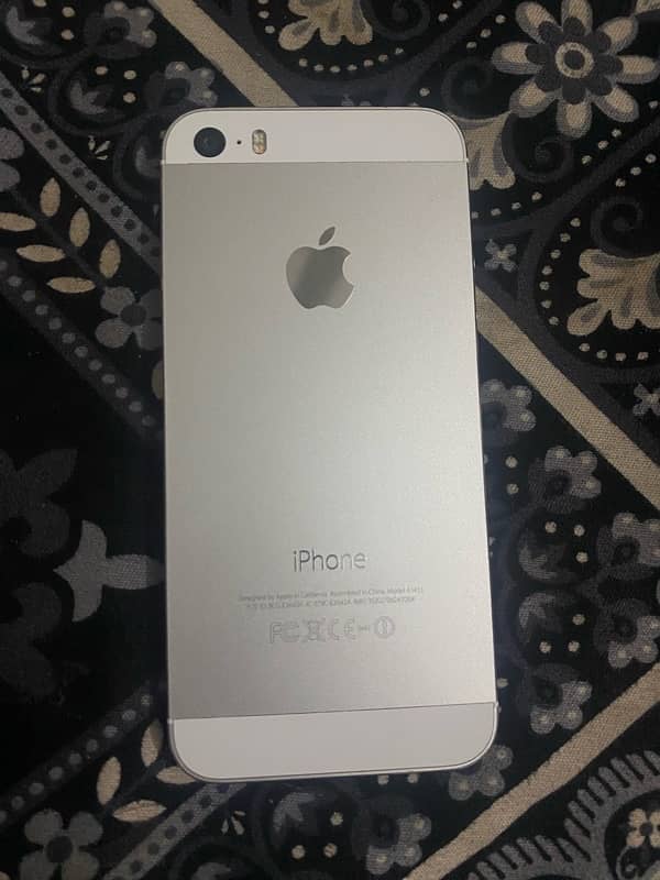 iphone 5s. 64 GB. good condition. Original 1