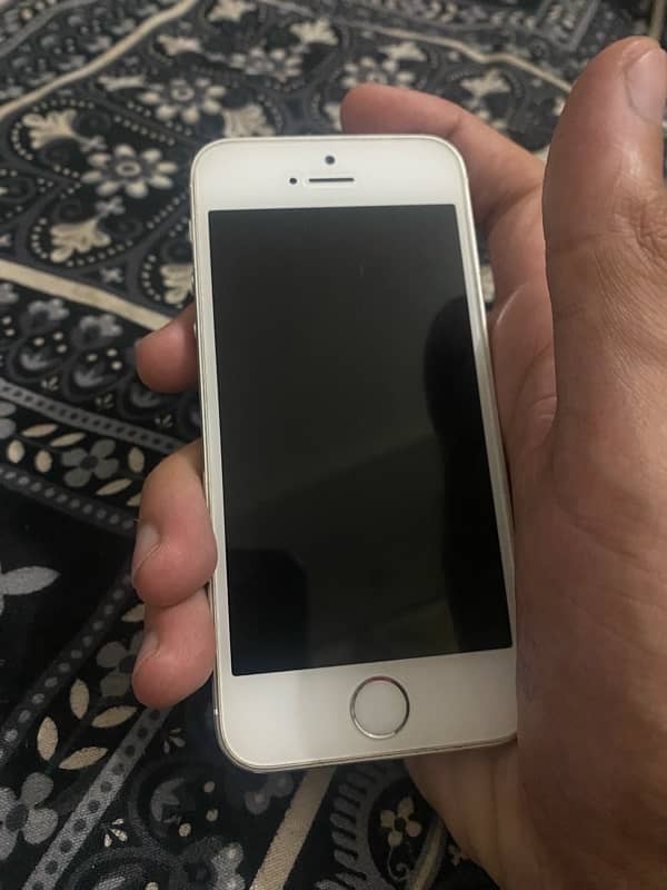 iphone 5s. 64 GB. good condition. Original 3