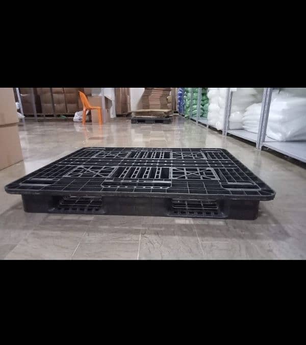 plastic pallets 1