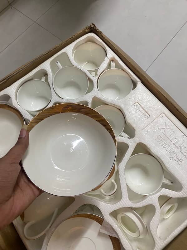 61 pcs dinner set completely new 1