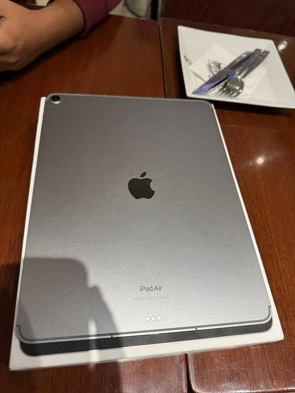 apple ipad air m2 13 inches 128 gb 3