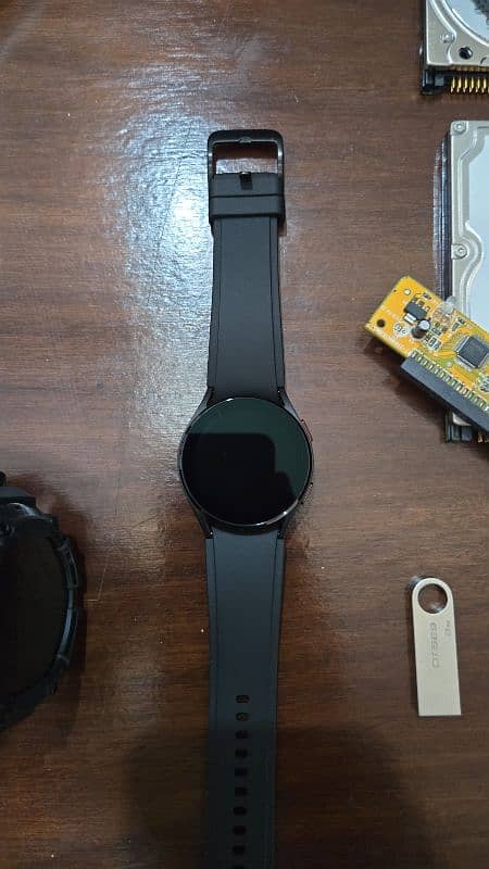 bundle of Galaxy watch 4 40mm & Galaxy watch 5 lte 44mm. 0