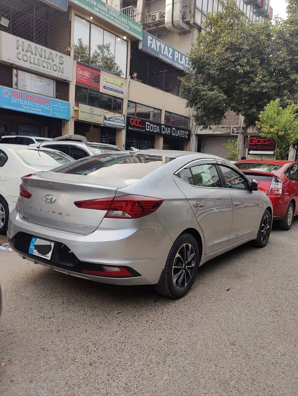 Hyundai,Elantra,2022 4